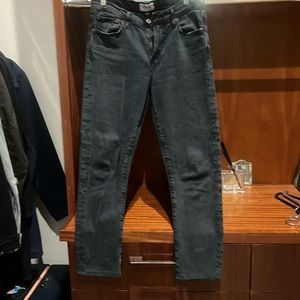 Faded black cropped jean by Agolde